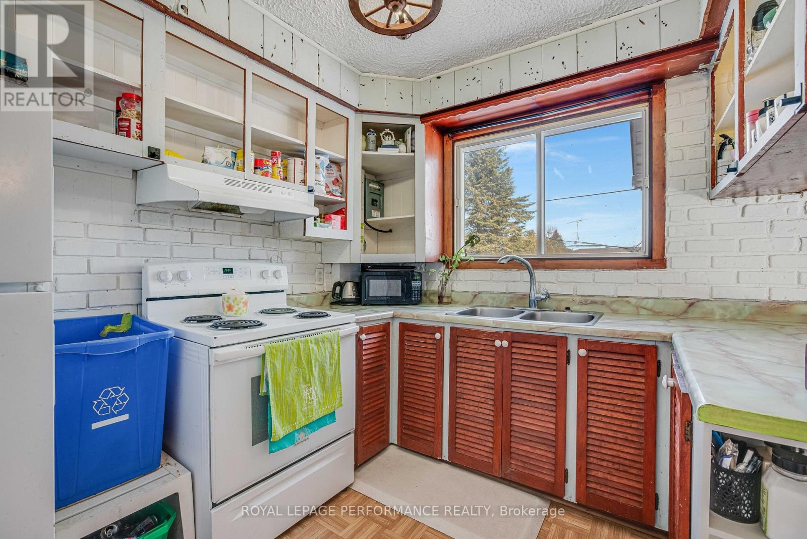 2082 SANDY HILL ROAD - 9
