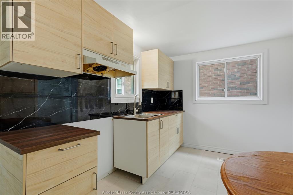 521 BROCK STREET - 10