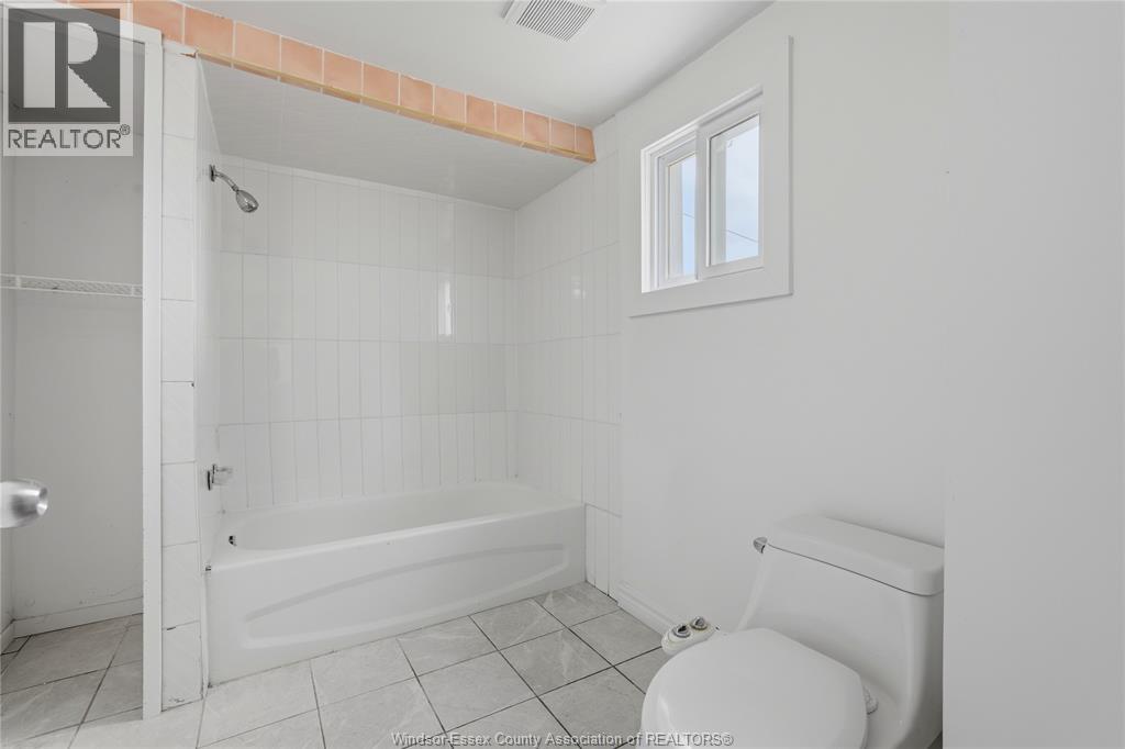 521 BROCK STREET - 12