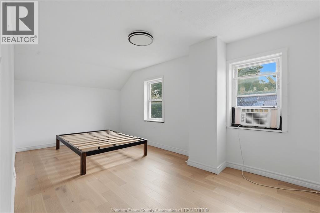 521 BROCK STREET - 14