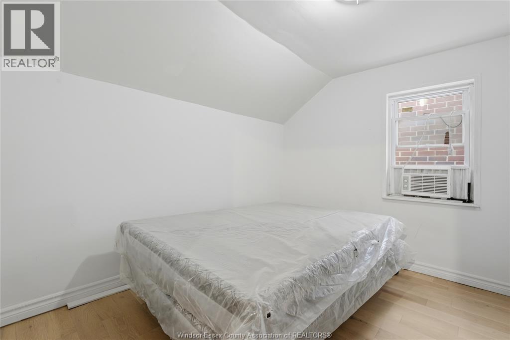 521 BROCK STREET - 17