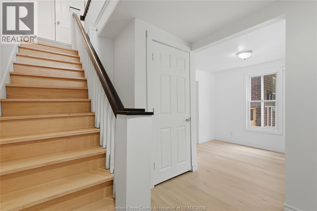 521 BROCK STREET - Image 4