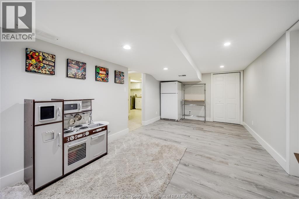 2777 ROCKWELL BOULEVARD - 33