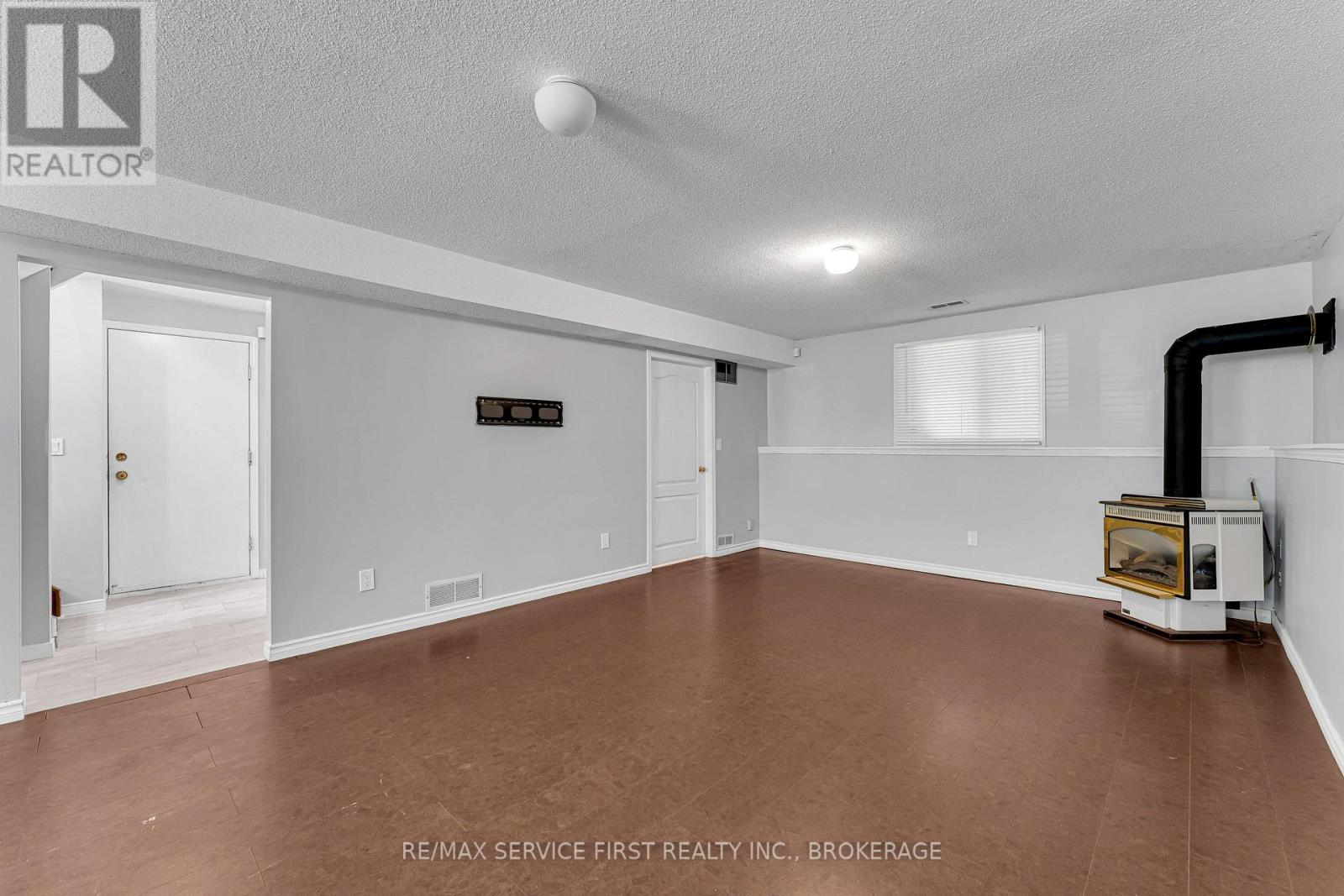 19 HERITAGE DRIVE - Image 34