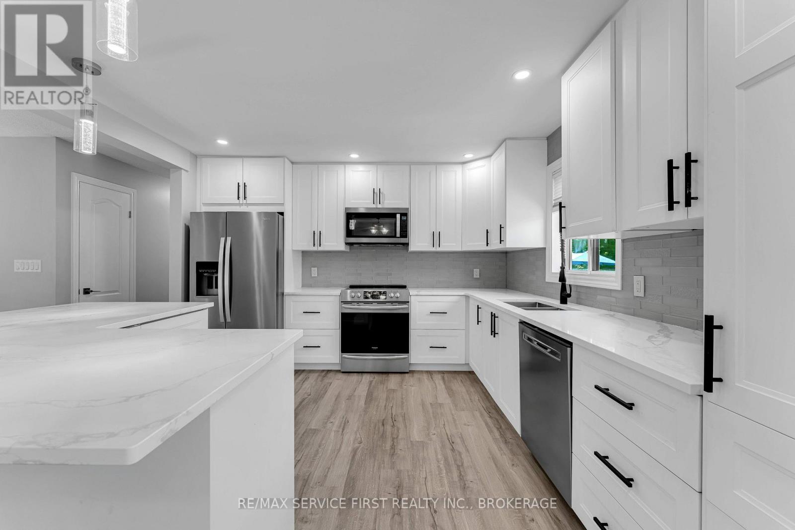 19 HERITAGE DRIVE - Image 9