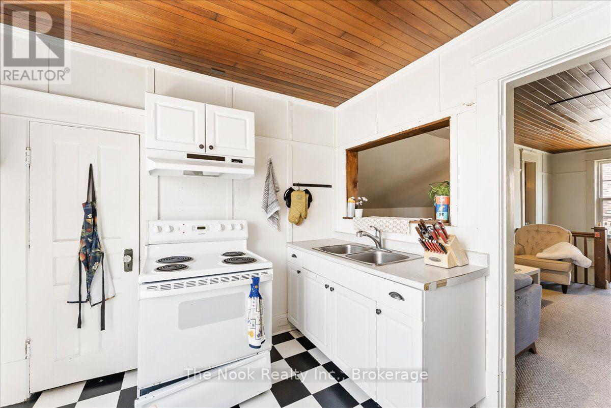 21 DENNISTOUN AVENUE - 27