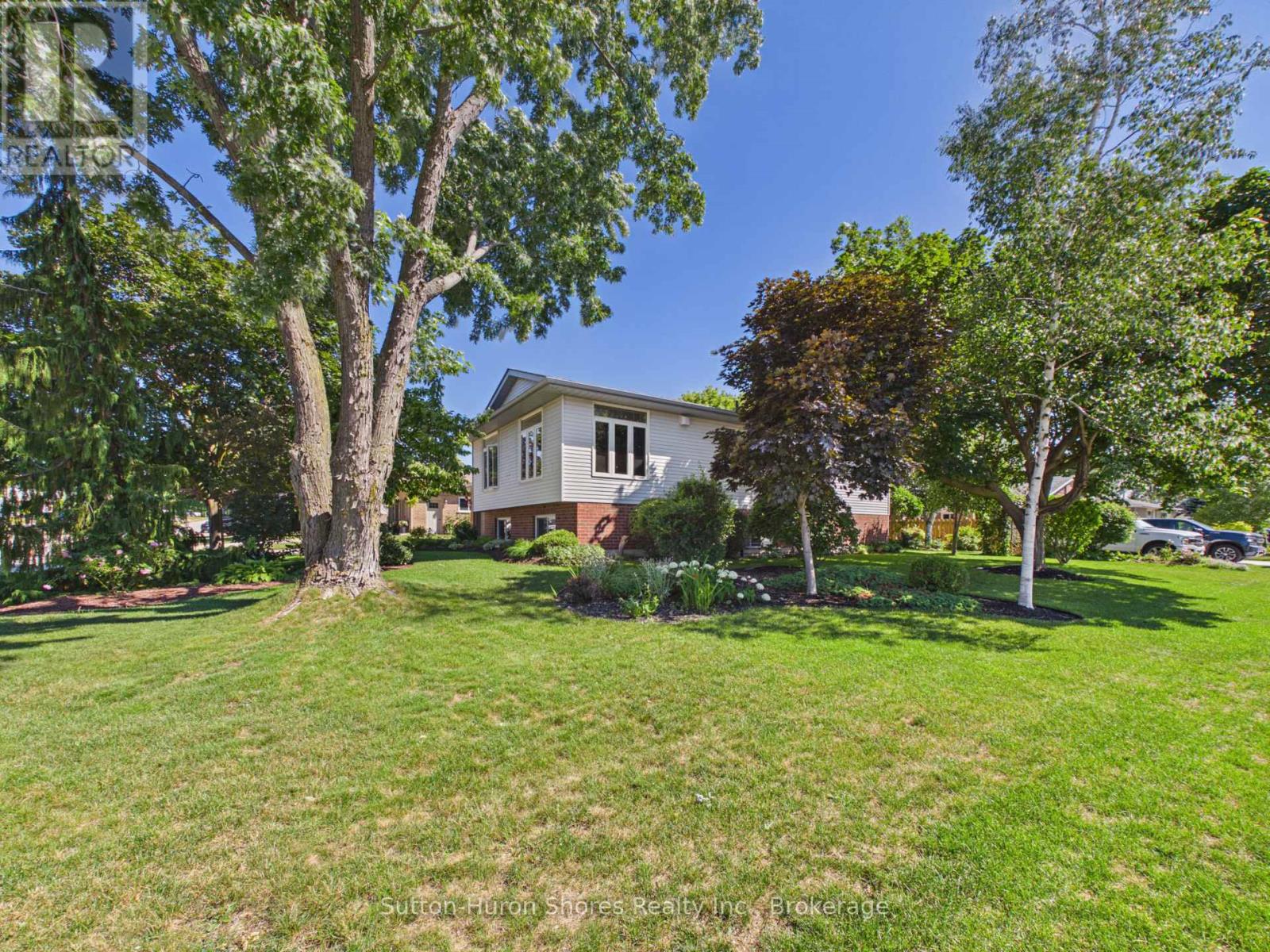 762 BRADFORD STREET - 3