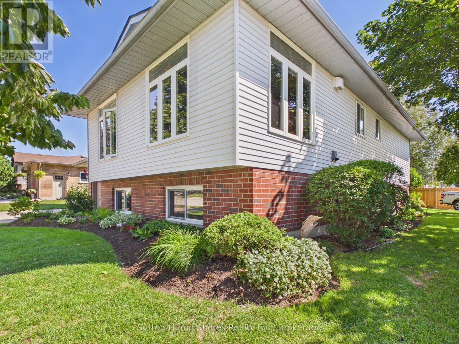 762 BRADFORD STREET - 4