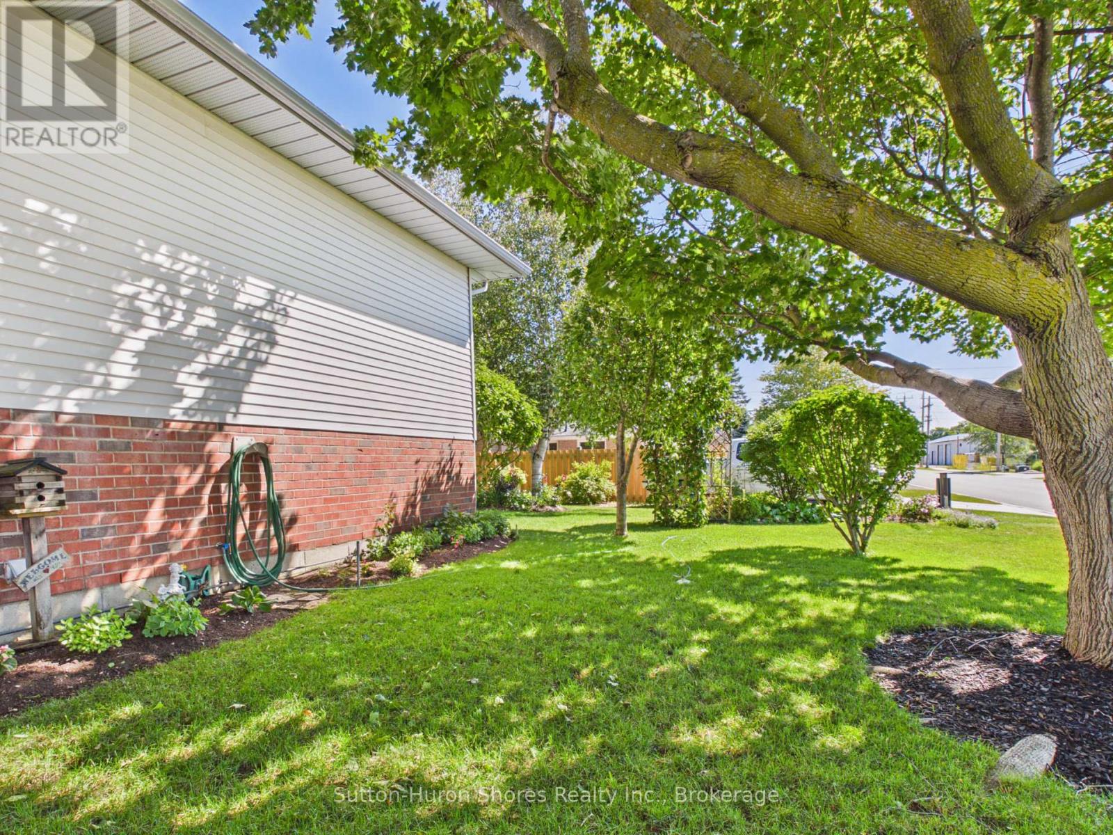 762 BRADFORD STREET - 5