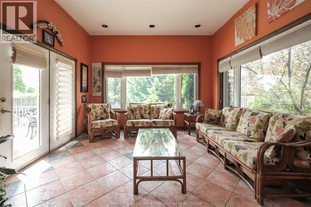 1747 CHORNOBY CRESCENT - 11