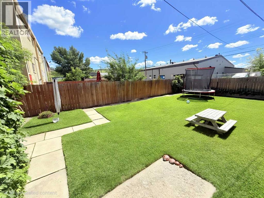 9517 89 Avenue, Peace River — photo 2