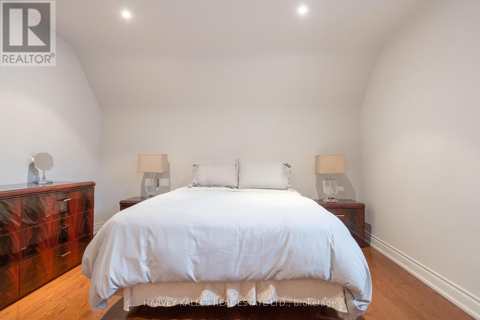 536 BLYTHWOOD ROAD - 25