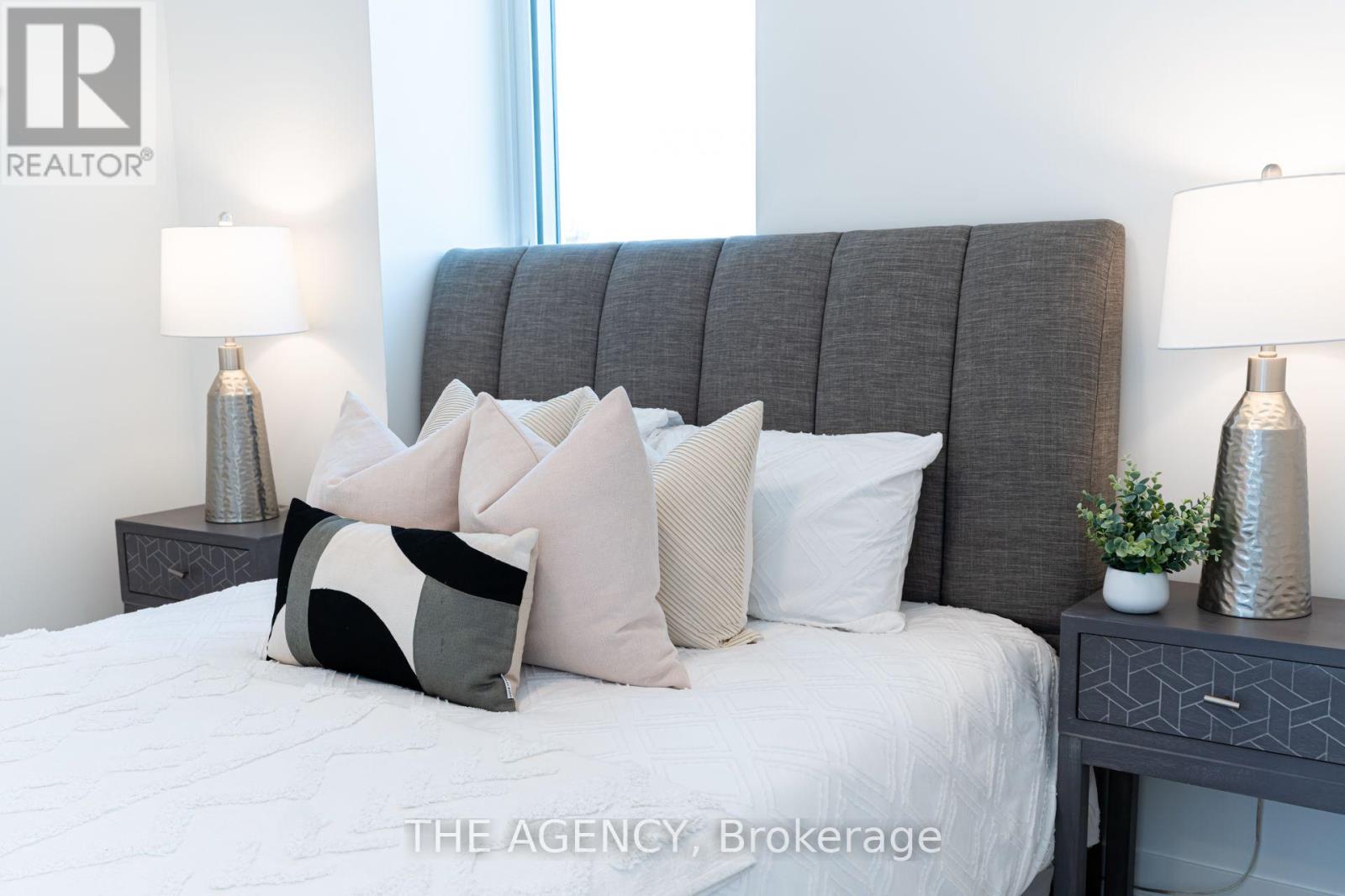 #2403 10 OAK STREET - Image 18