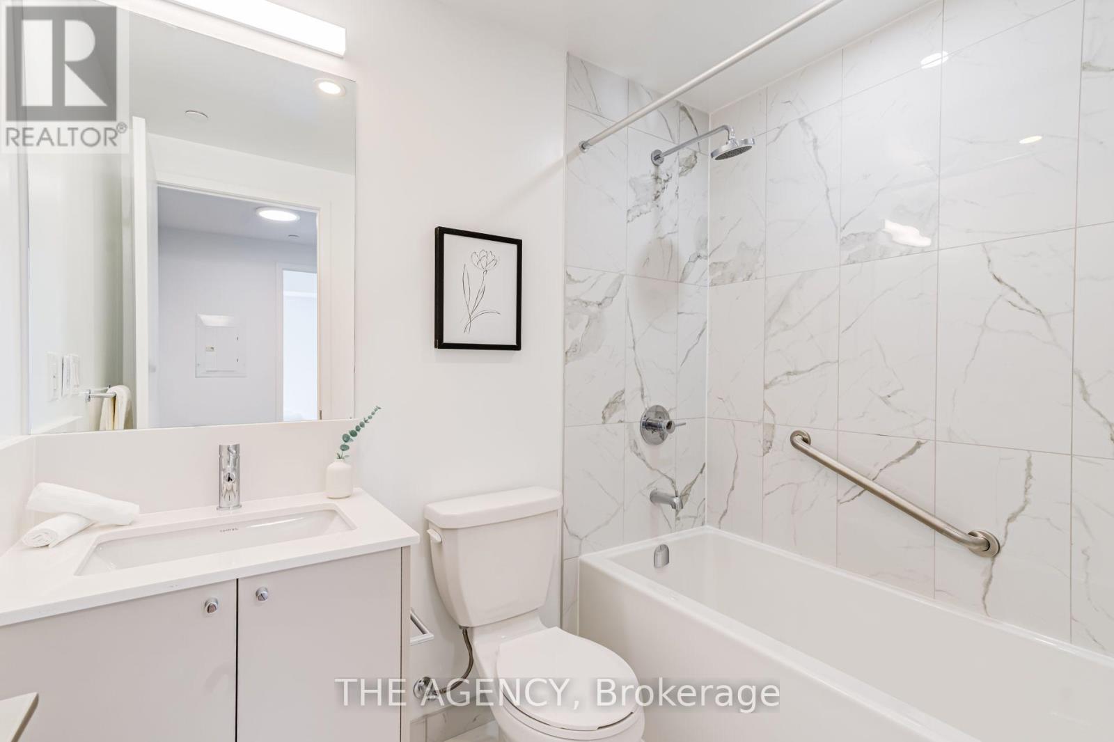 #2403 10 OAK STREET - Image 24