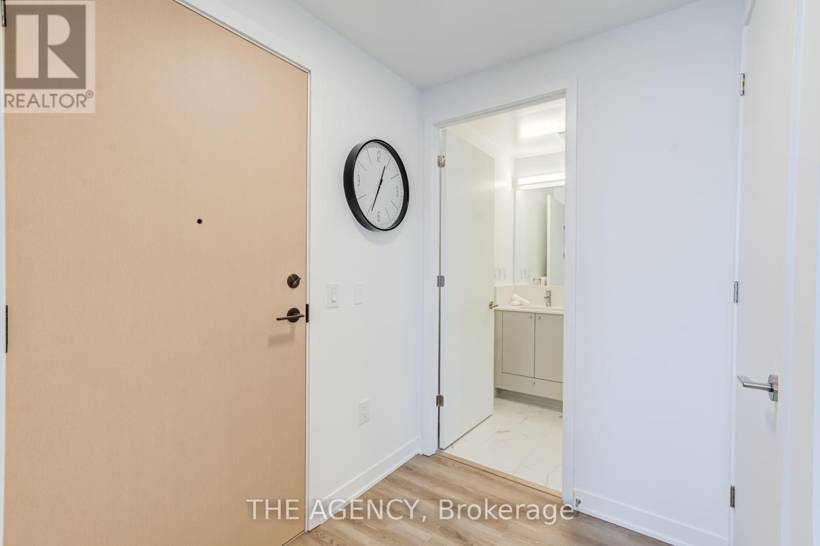 #2403 10 OAK STREET - Image 33