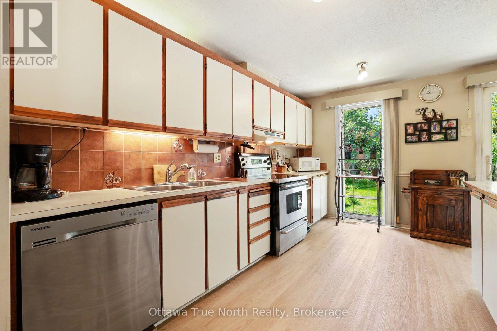 41 ALDGATE CRESCENT - 11