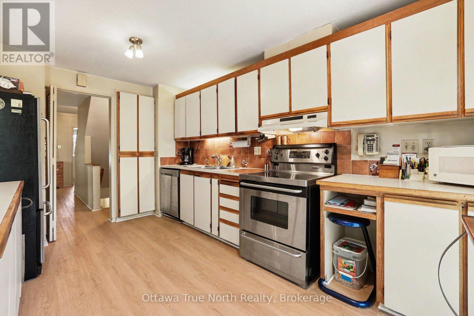 41 ALDGATE CRESCENT - 12