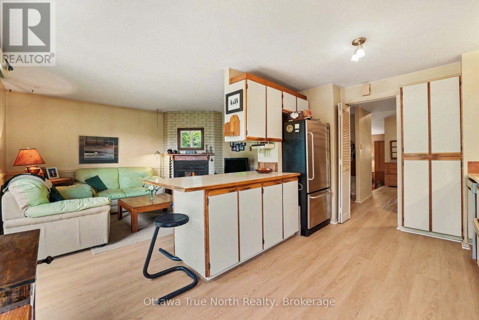 41 ALDGATE CRESCENT - 13