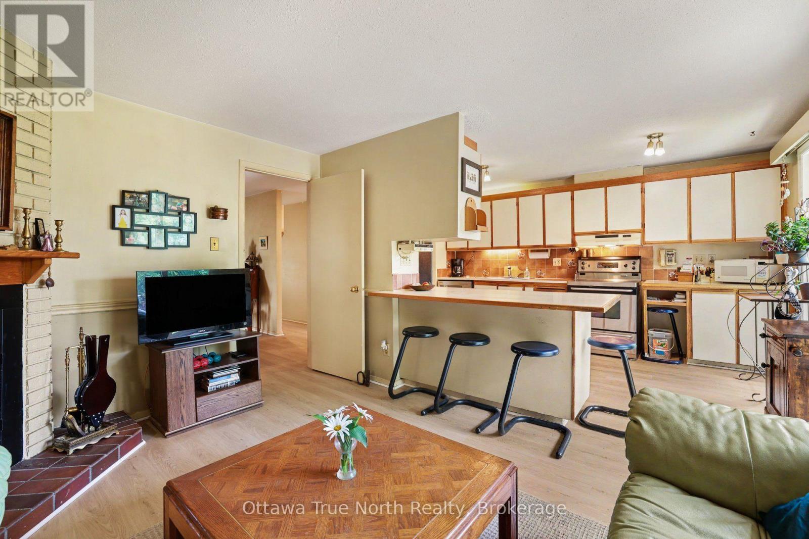 41 ALDGATE CRESCENT - 14