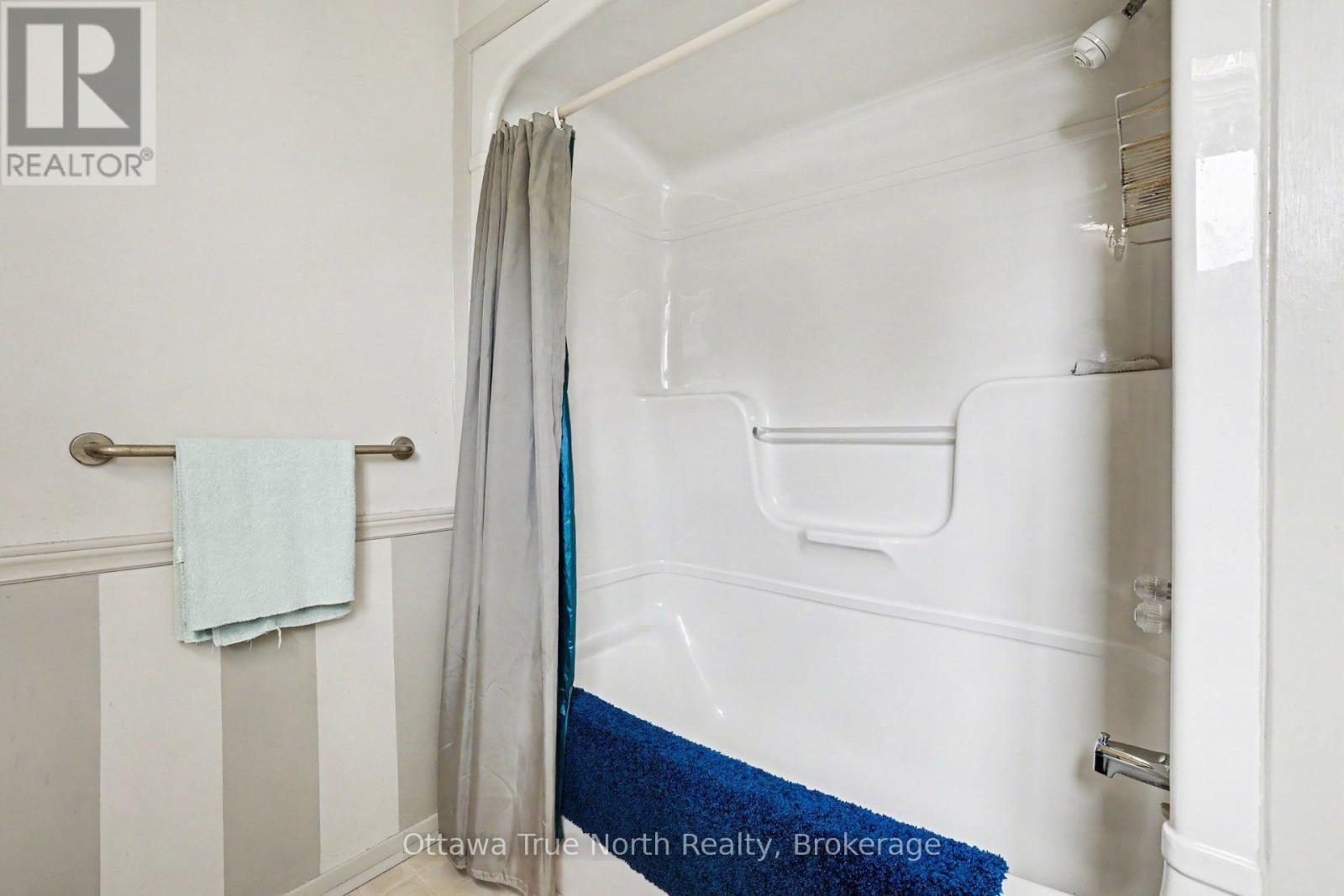 41 ALDGATE CRESCENT - 21