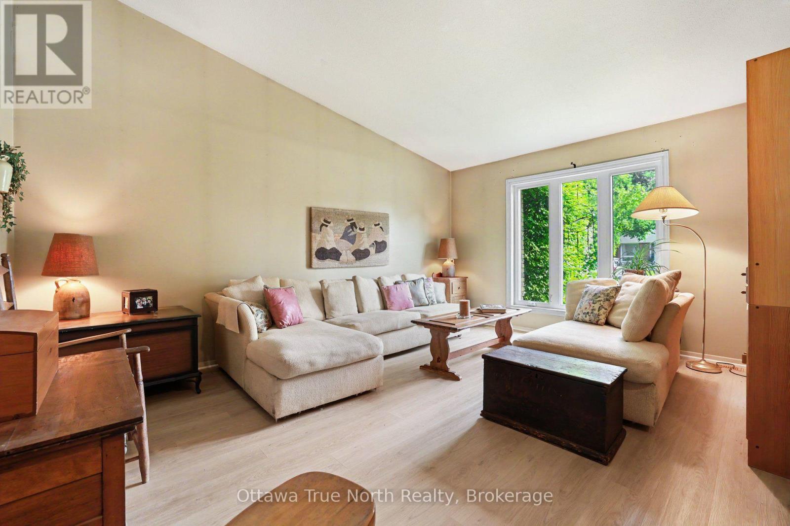 41 ALDGATE CRESCENT - 4