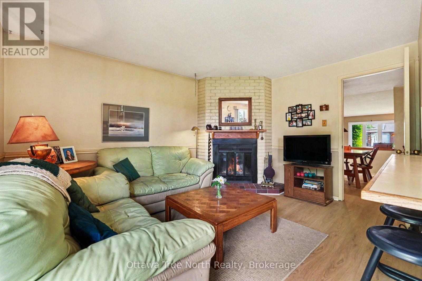 41 ALDGATE CRESCENT - 9