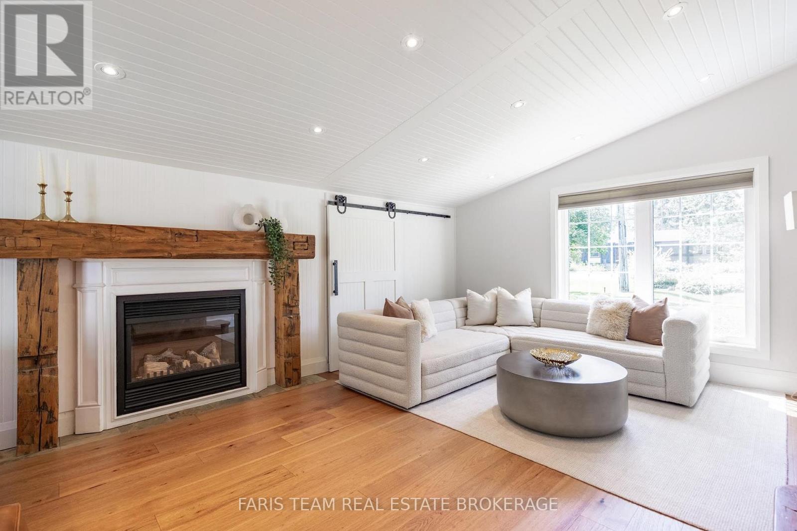 27 POPLAR CRESCENT - 15
