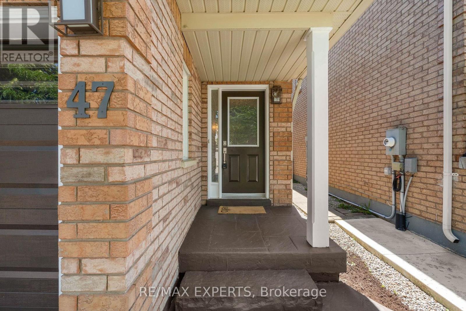 47 CASTELLI COURT - 3