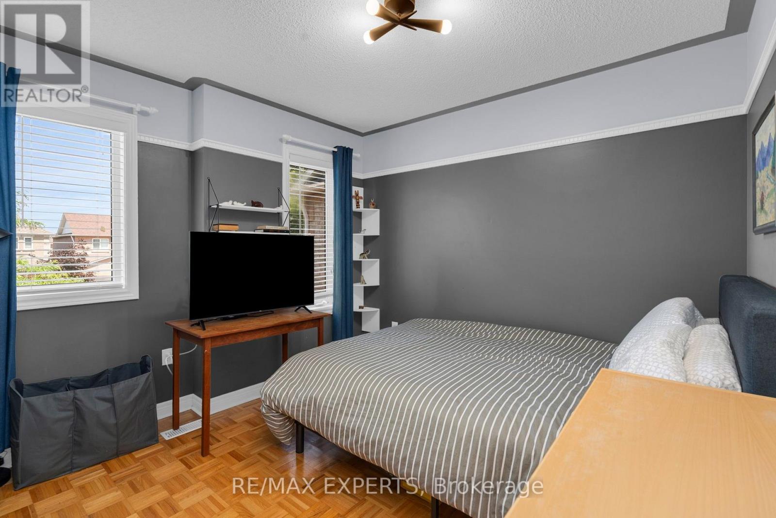 47 CASTELLI COURT - 32