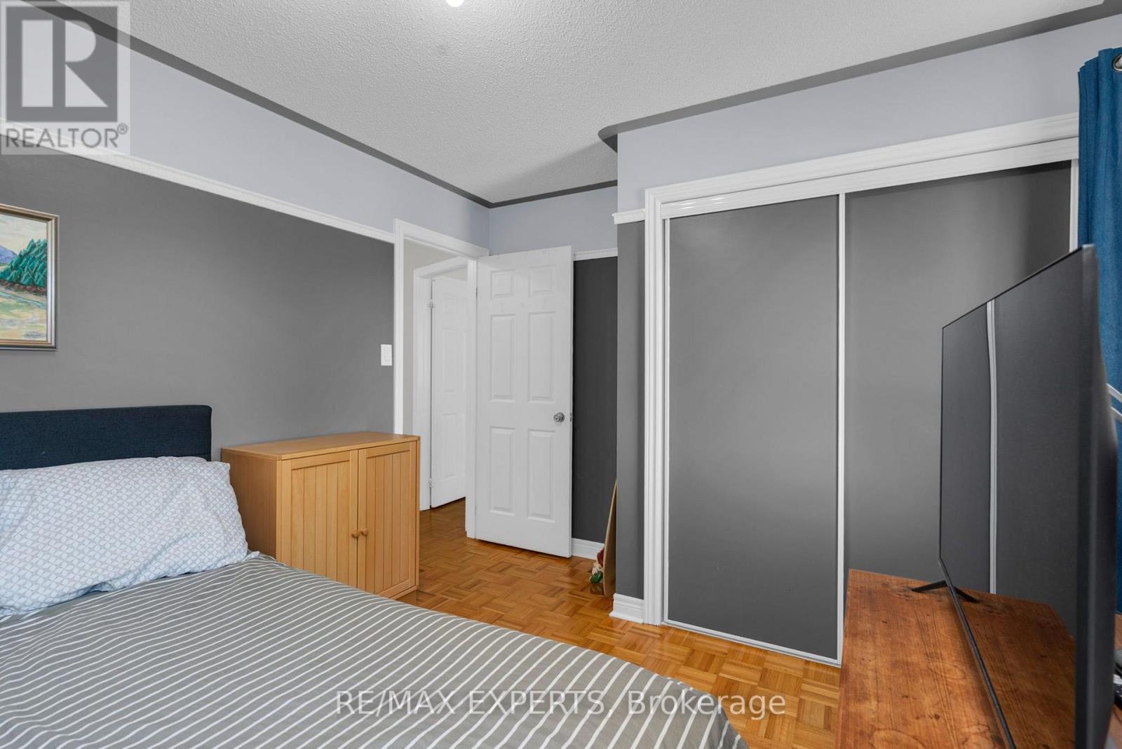 47 CASTELLI COURT - 34