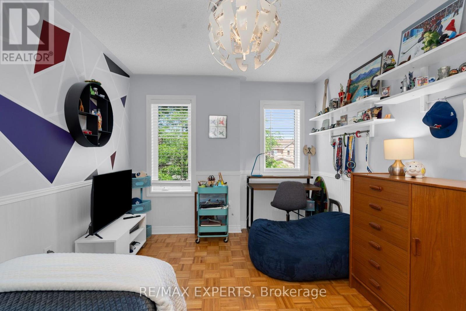 47 CASTELLI COURT - 36