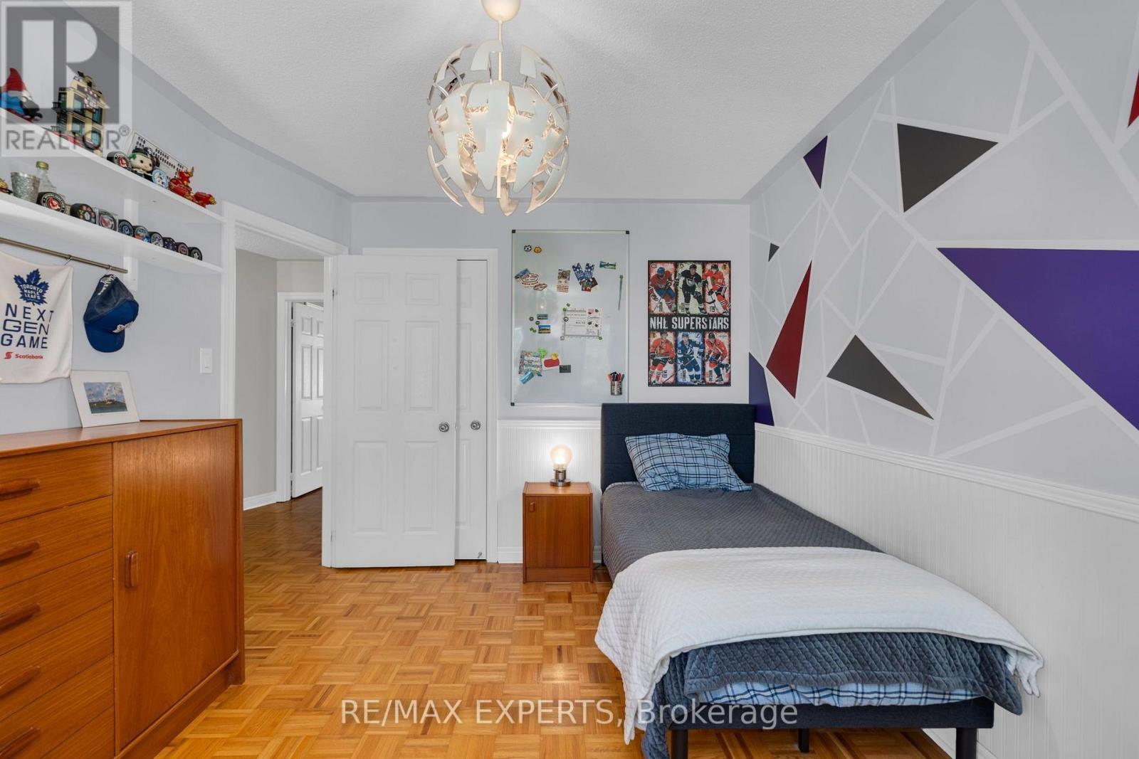 47 CASTELLI COURT - 37