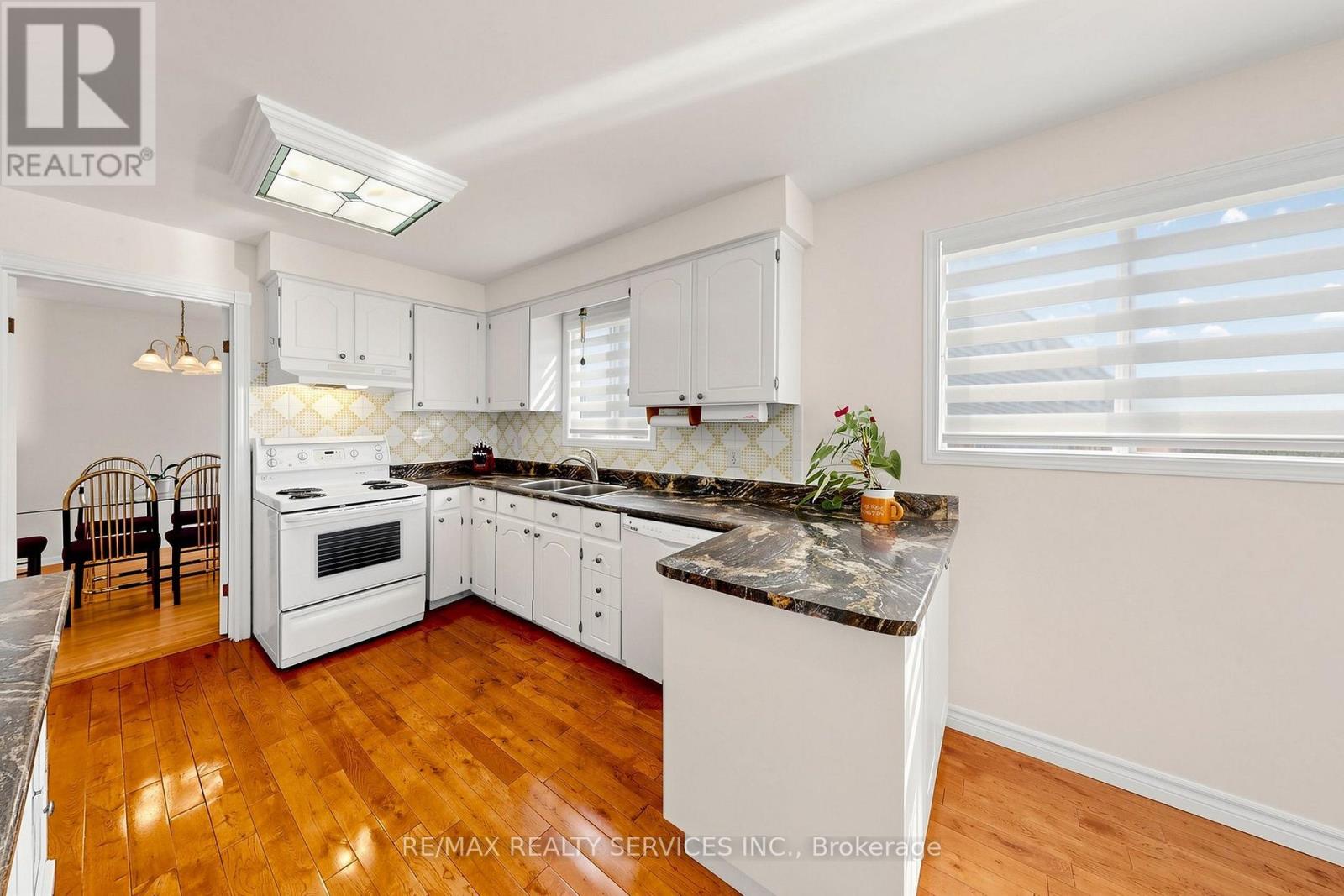 25 MALCOLM CRESCENT - 18