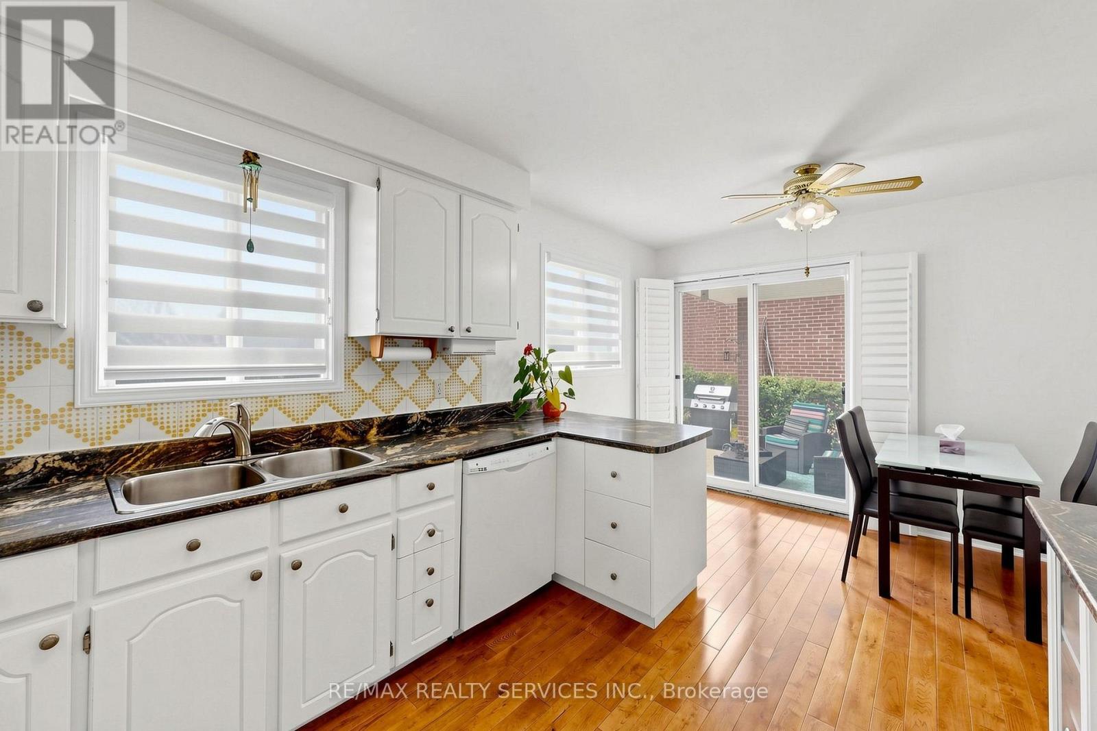 25 MALCOLM CRESCENT - 19
