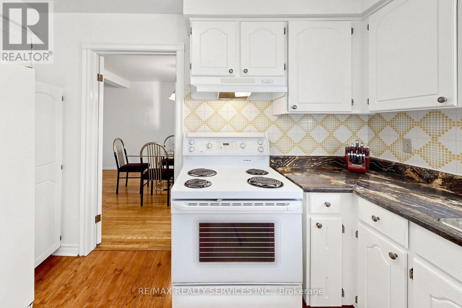 25 MALCOLM CRESCENT - 21