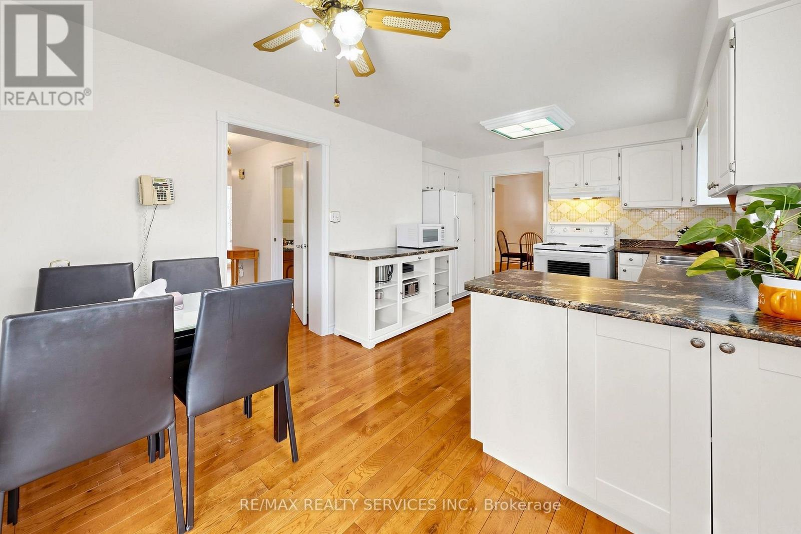 25 MALCOLM CRESCENT - 22