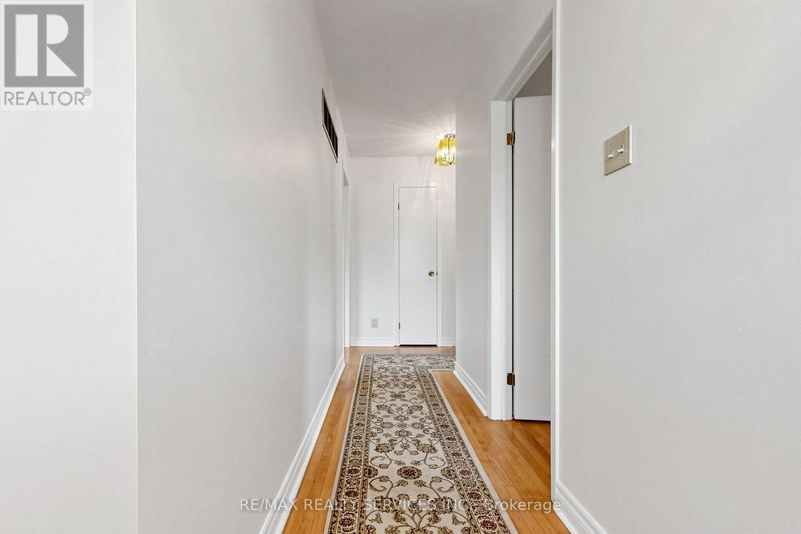 25 MALCOLM CRESCENT - 26