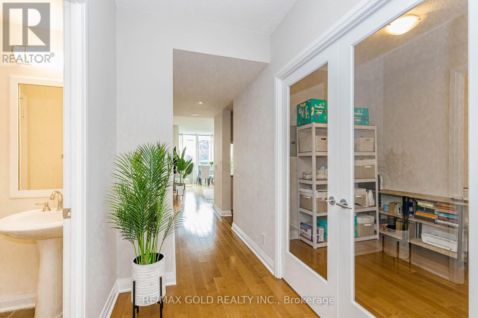 #313 1055 SOUTHDOWN ROAD - 12