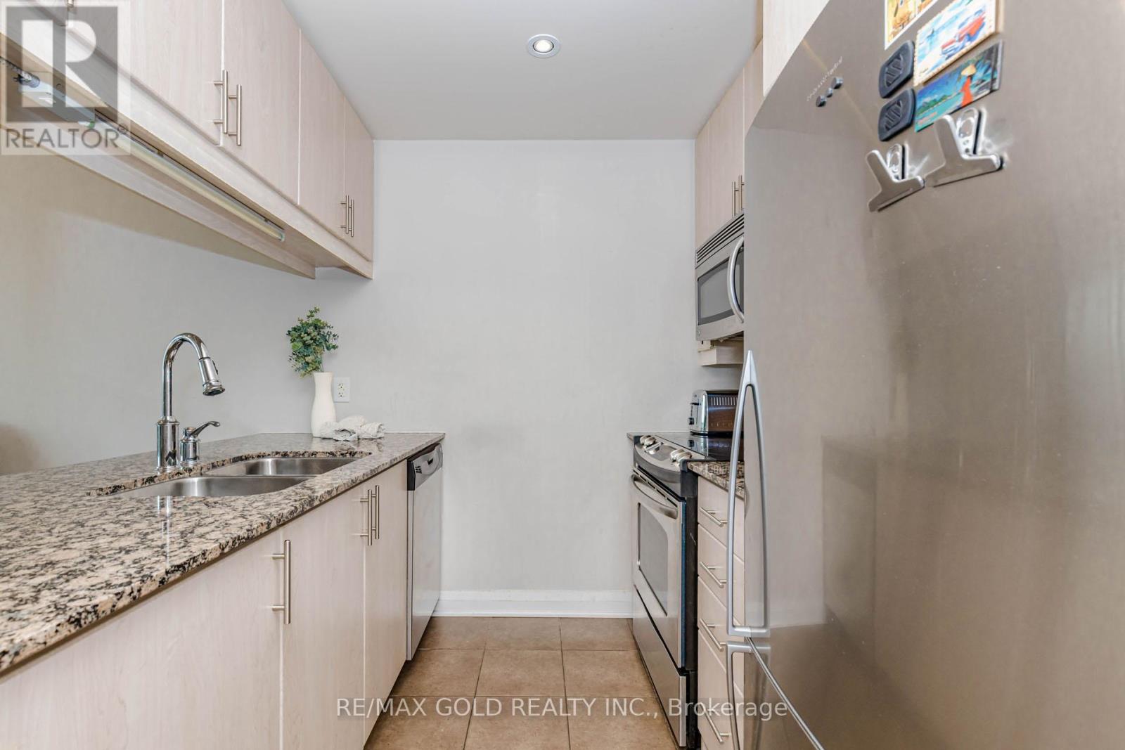 #313 1055 SOUTHDOWN ROAD - 15