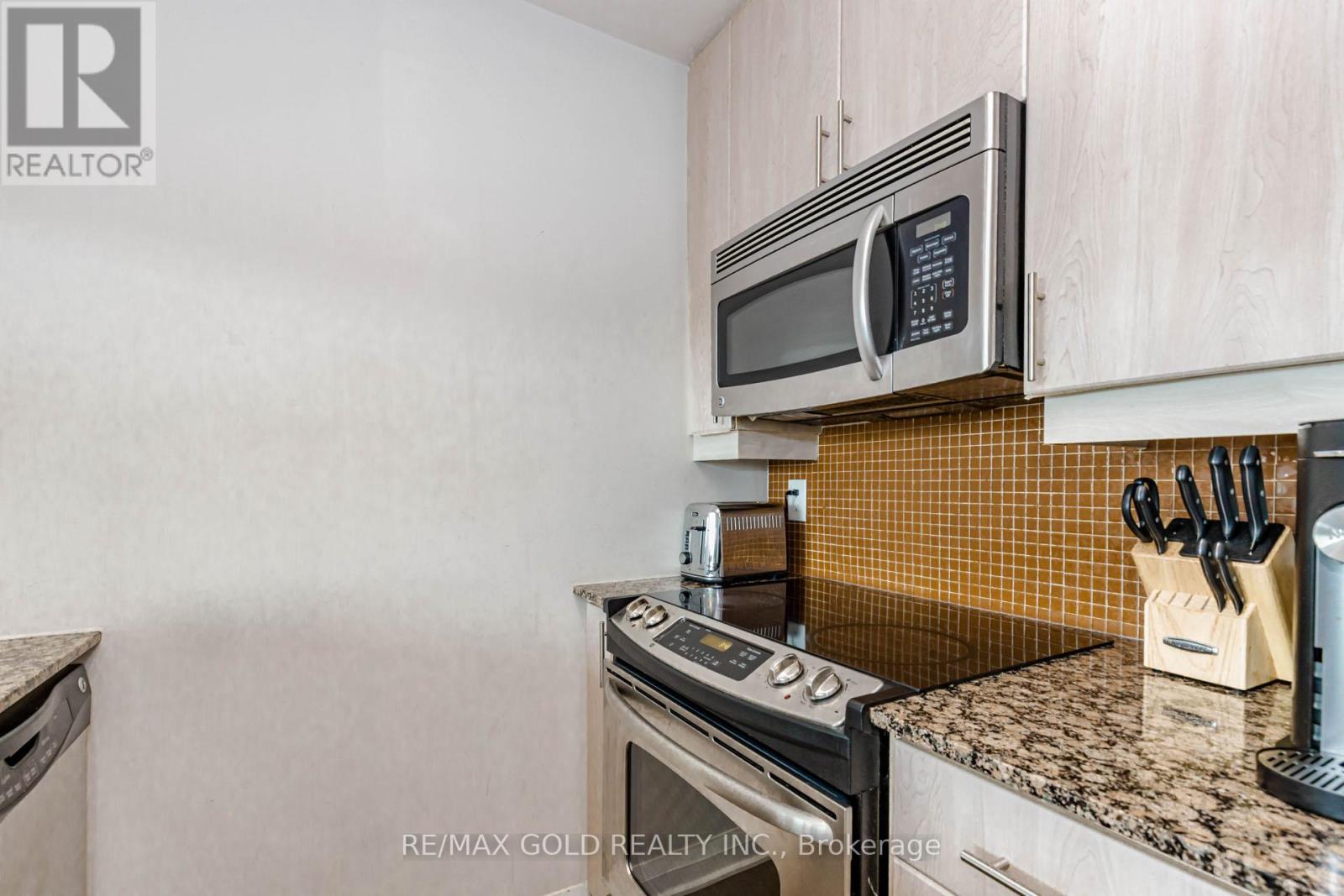 #313 1055 SOUTHDOWN ROAD - 16