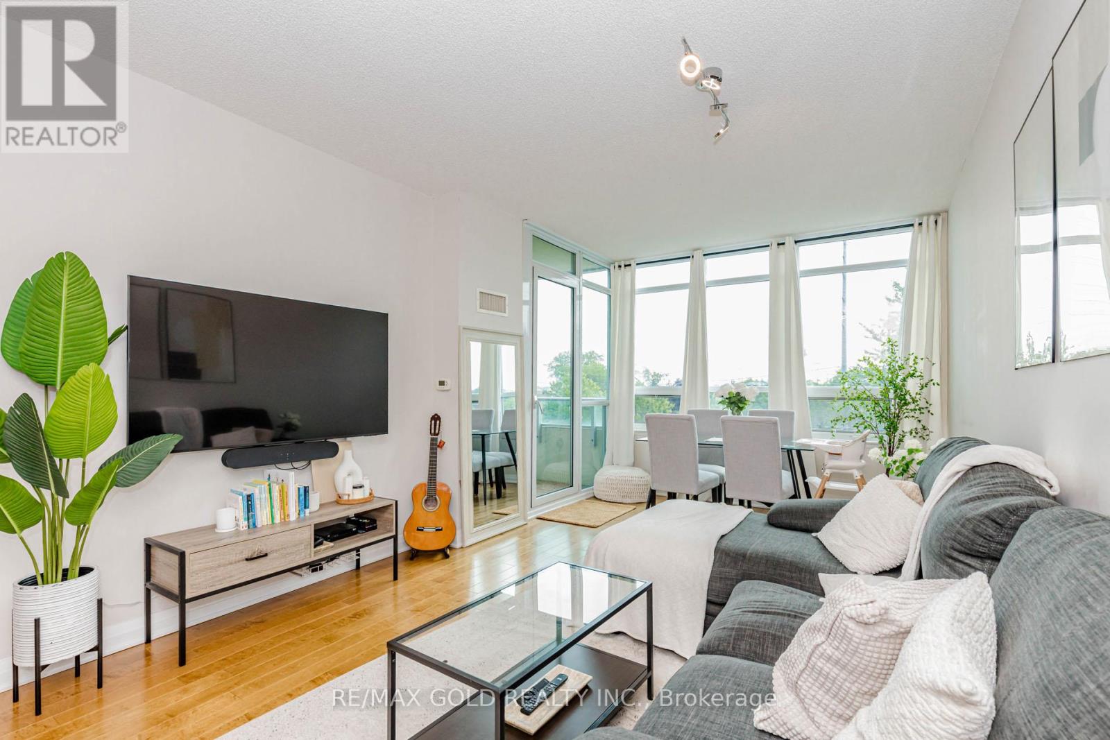 #313 1055 SOUTHDOWN ROAD - 21