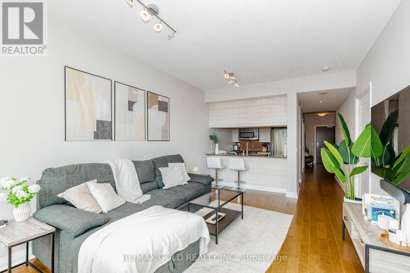 #313 1055 SOUTHDOWN ROAD - 23