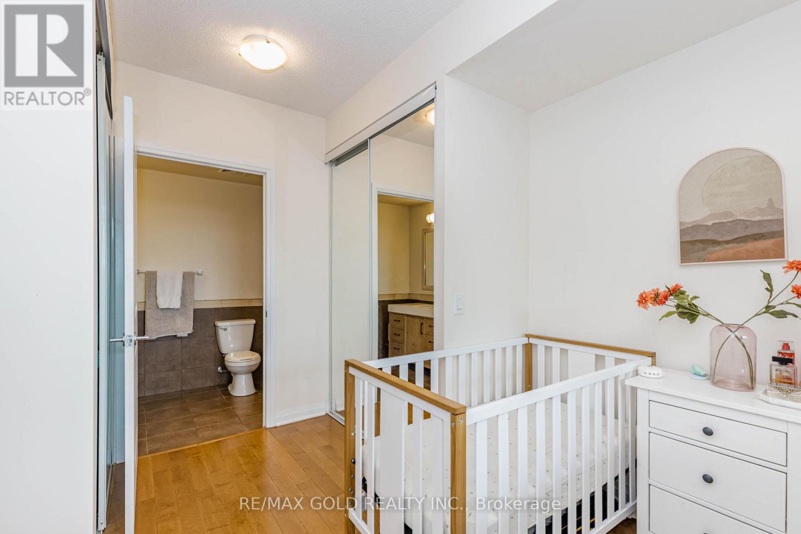 #313 1055 SOUTHDOWN ROAD - 28