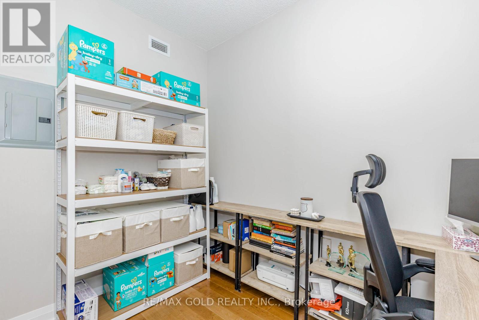 #313 1055 SOUTHDOWN ROAD - 33