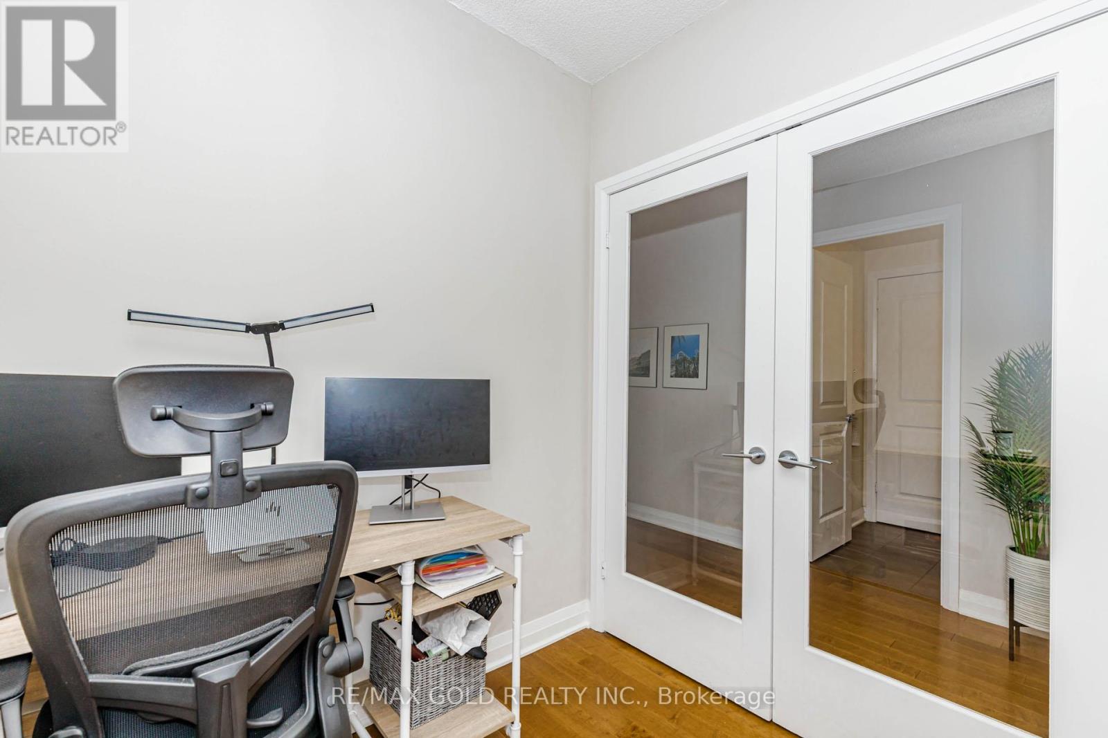 #313 1055 SOUTHDOWN ROAD - 34