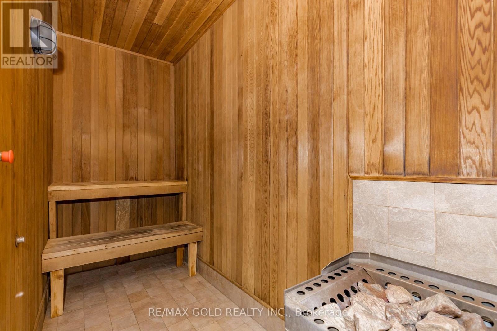#313 1055 SOUTHDOWN ROAD - 42