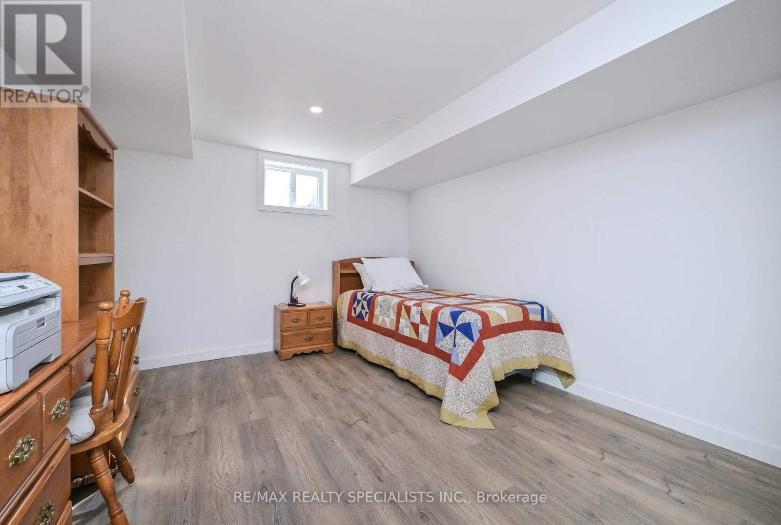 8 BEECHWOOD CRESCENT - 23