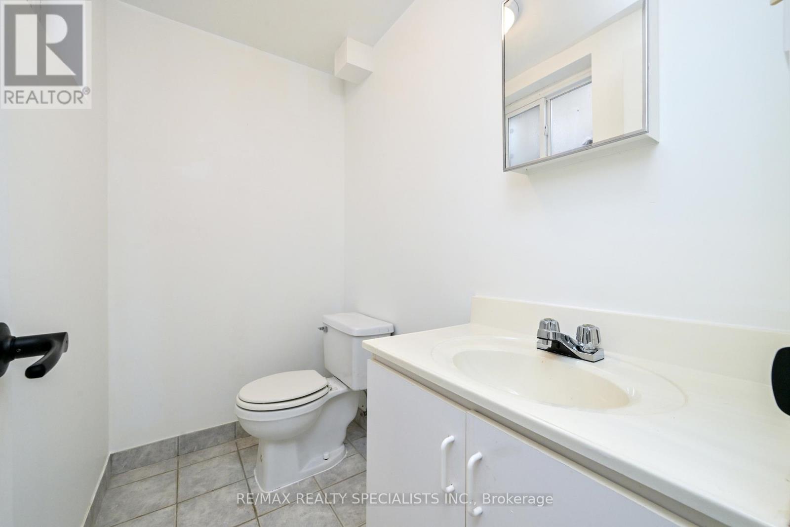 8 BEECHWOOD CRESCENT - 24