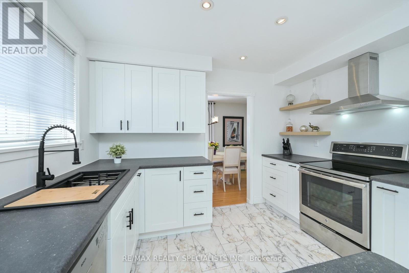 8 BEECHWOOD CRESCENT - 5