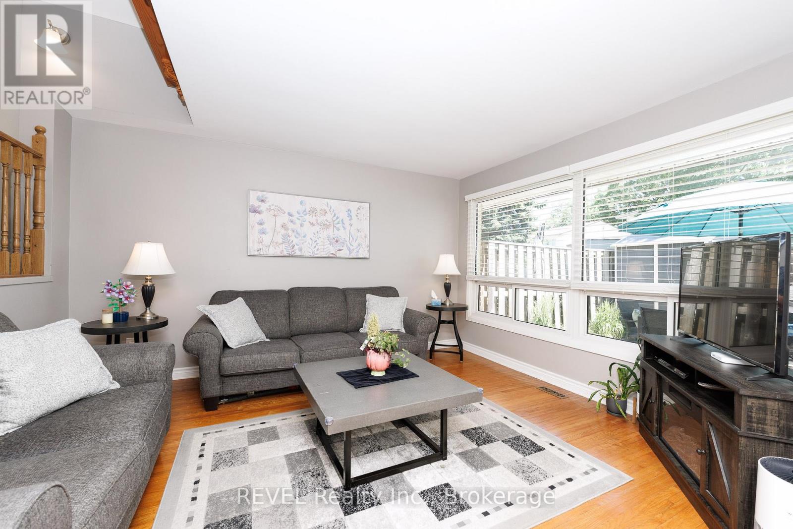 #104 5 WOODLAWN COURT - 1